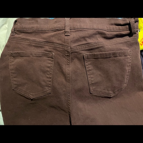 Brown with a hint of purple- size 12 Gloria Vanderbilt Amanda Jeans like new - Picture 4 of 4